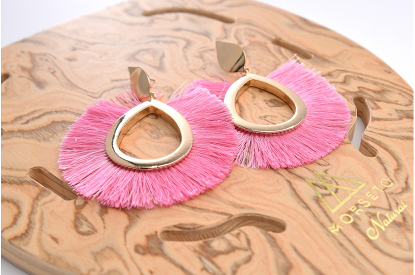 Σκουλαρίκια με χρυσό δάκρυ και ροζ φούντες